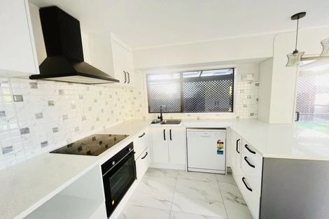 Photo of property in 2/27 Aberfeldy Avenue, Highland Park, Auckland, 2010