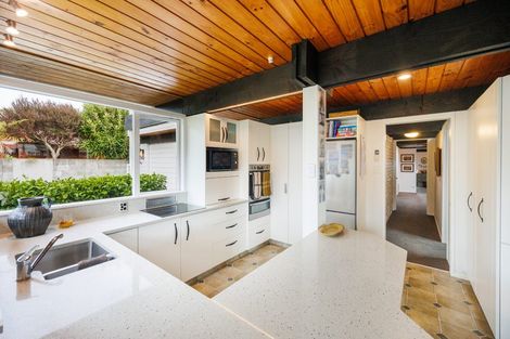 Photo of property in 11 Chilton Grove, Hokowhitu, Palmerston North, 4410