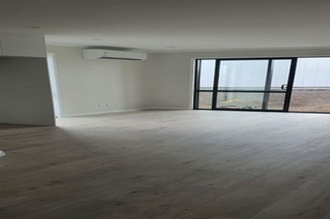 Photo of property in 33 Red Hills Road, Massey, Auckland, 0614