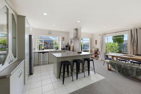 Photo of property in 32 Highfields Terrace, Henderson, Auckland, 0612