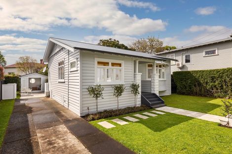 Photo of property in 7 Woodward Road, Mount Albert, Auckland, 1025