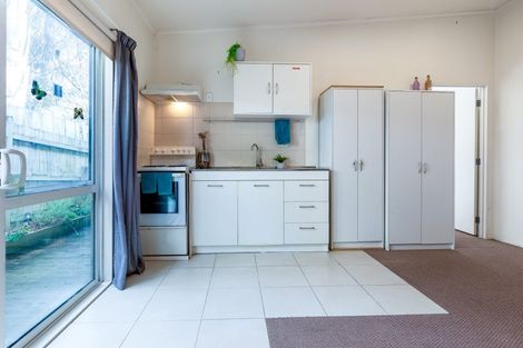 Photo of property in 2a Taupo Street, Green Bay, Auckland, 0604