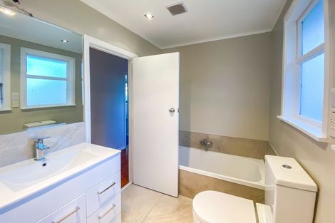 Photo of property in 92 Arimu Road, Papakura, 2110