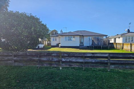 Photo of property in 27 Hill Crescent, Papakura, 2110