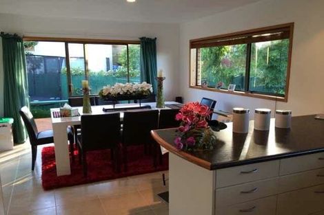 Photo of property in 21 Voltaire Court, Botany Downs, Auckland, 2010