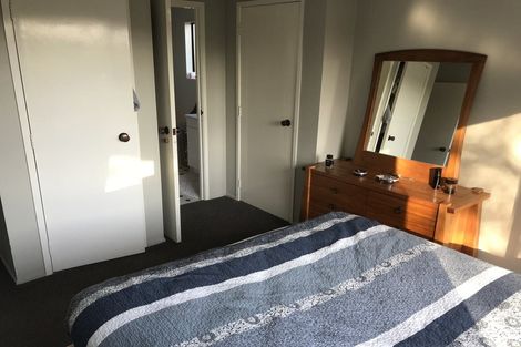 Photo of property in 3/17 Akoranga Drive, Northcote, Auckland, 0627