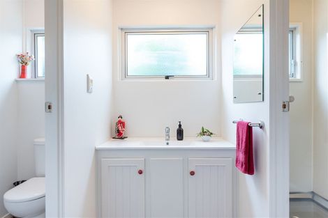 Photo of property in 58 Lynden Avenue, Hillcrest, Auckland, 0627