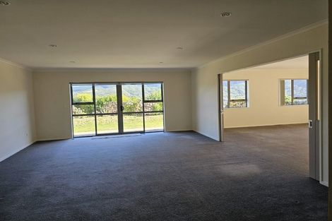 Photo of property in 50 Bing Lucas Drive, Tawa, Wellington, 5028