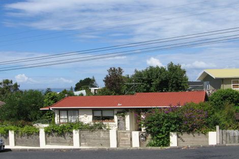 Photo of property in 2/2 Rock Isle Road, Torbay, Auckland, 0630