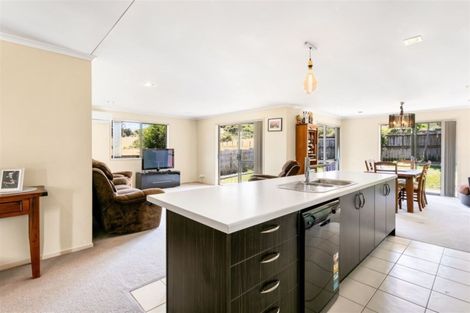 Photo of property in 70 South Kensington Way, Henderson, Auckland, 0612