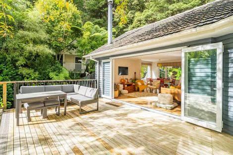 Photo of property in 49 Blue Mountains Road, Pinehaven, Upper Hutt, 5019