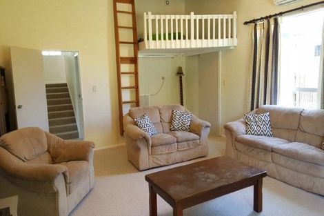 Photo of property in 20 Quigley Street, Newlands, Wellington, 6037