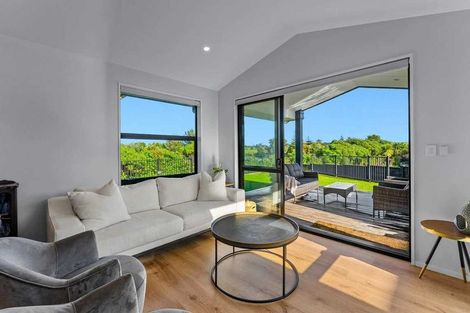 Photo of property in 82 Hayfield Way, Karaka, Papakura, 2113