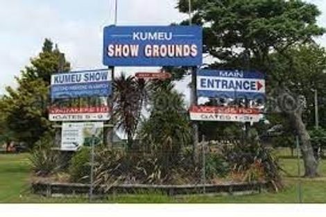 Photo of property in 8 Barrique Road, Kumeu, 0810
