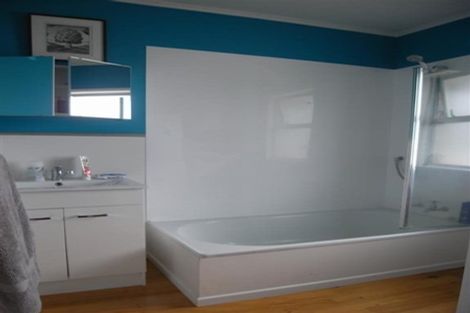 Photo of property in 2/5 Powell Street, Avondale, Auckland, 1026