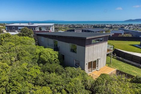 Photo of property in 6 Ocean Vista Lane, Paraparaumu, 5032