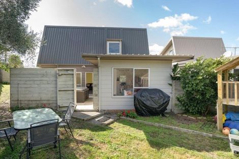Photo of property in 144 Karewa Parade, Papamoa Beach, Papamoa, 3118