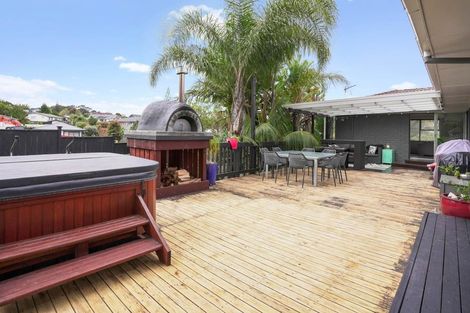 Photo of property in 16 Regal Place, Forrest Hill, Auckland, 0620