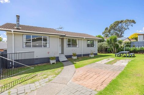 Photo of property in 52 Hobart Crescent, Wattle Downs, Auckland, 2103