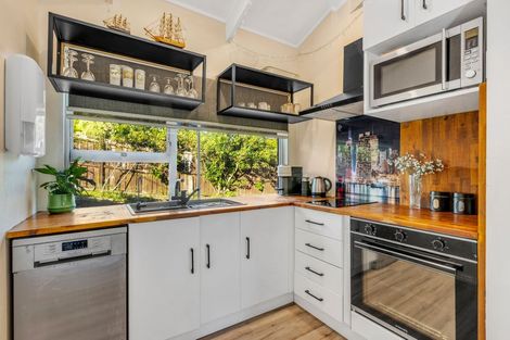 Photo of property in 1/2 Roberts Road, Glenfield, Auckland, 0629