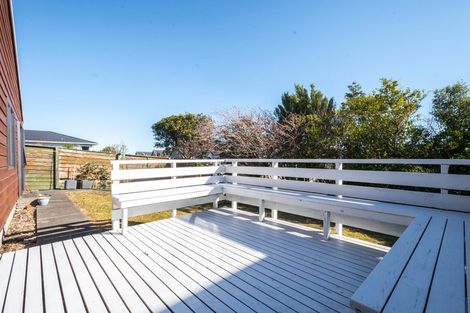 Photo of property in 11b Warrington Grove, Newlands, Wellington, 6037