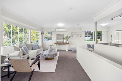 Photo of property in 14 Sovereign Place, Glenfield, Auckland, 0629