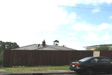 Photo of property in 1/58 Awaroa Road, Sunnyvale, Auckland, 0612