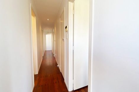 Photo of property in 93 Edgewater Drive, Pakuranga, Auckland, 2010