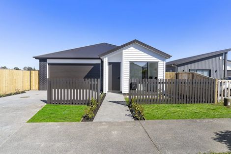 Photo of property in 21 Korowhiti Road, Clarks Beach, 2122