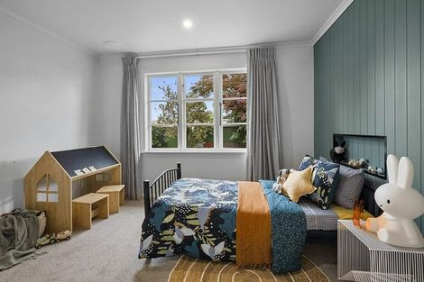 Photo of property in 390 Mangorei Road, Merrilands, New Plymouth, 4312