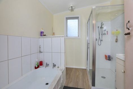 Photo of property in 7 Ngahina Street, Marton, 4710