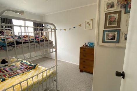 Photo of property in 9 Sealand Place, Mangere Bridge, Auckland, 2022