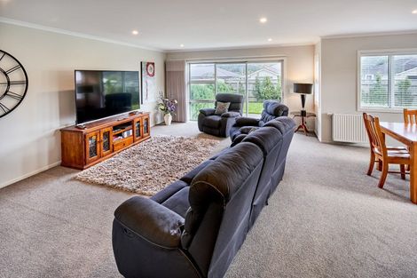 Photo of property in 8 Henrietta Maxwell Grove, Wainuiomata, Lower Hutt, 5014