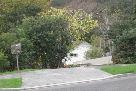 Photo of property in 28 Lowry Crescent, Stokes Valley, Lower Hutt, 5019