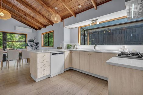 Photo of property in 14 Deverell Place, Northcross, Auckland, 0632