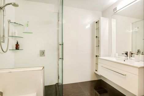 Photo of property in 36 Queen Street, Northcote Point, Auckland, 0627