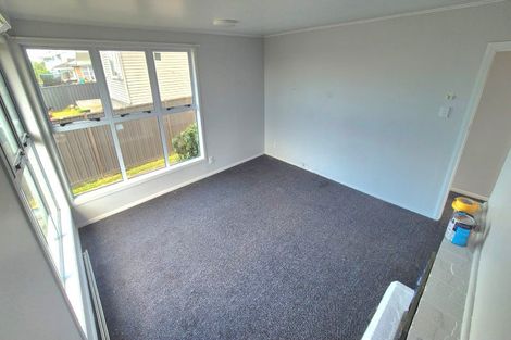 Photo of property in 20 Farnborough Crescent, Mangere, Auckland, 2022