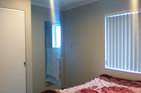 Photo of property in 2/27 Rice Crescent, Papakura, 2110