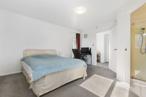 Photo of property in 25 Glennandrew Drive, Half Moon Bay, Auckland, 2012