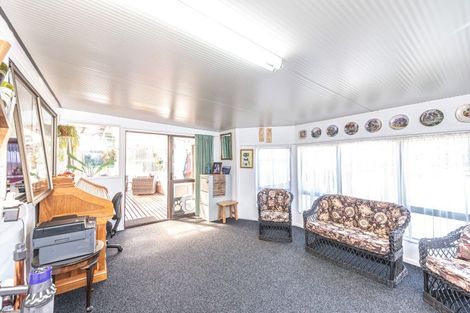 Photo of property in 18 Swinbourne Street, Waverley, 4510