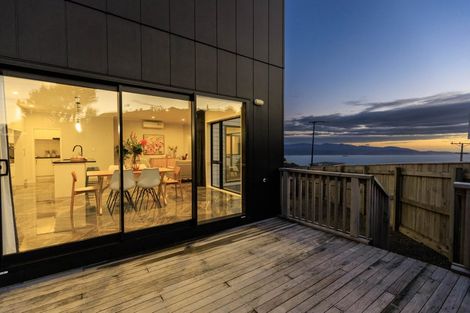 Photo of property in 46 Domett Street, Newlands, Wellington, 6037