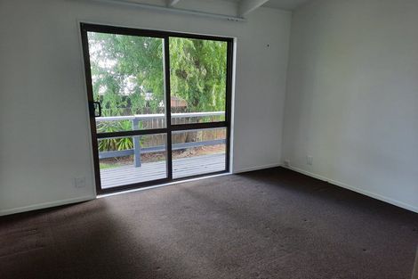 Photo of property in 3/180 Henderson Valley Road, Henderson, Auckland, 0612
