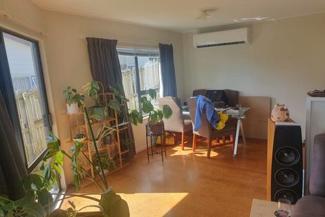 Photo of property in 1/20 Barbados Drive, Unsworth Heights, Auckland, 0632