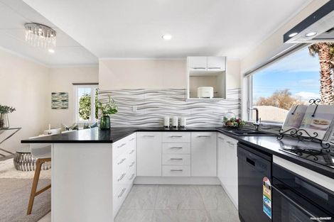 Photo of property in 2c Waiari Road, Conifer Grove, Takanini, 2112