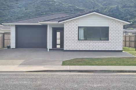Photo of property in 28 Manor Park Road, Manor Park, Lower Hutt, 5019