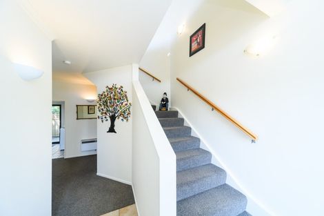 Photo of property in 5 The Strand, Fitzherbert, Palmerston North, 4410