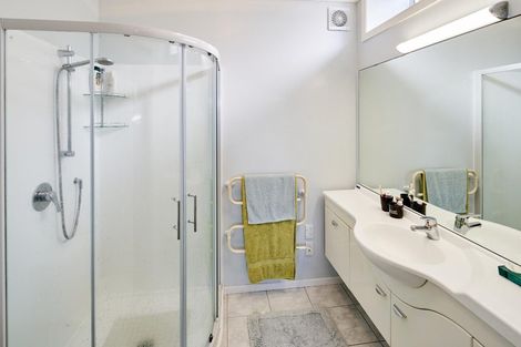 Photo of property in 25 The Crescent, Roseneath, Wellington, 6011