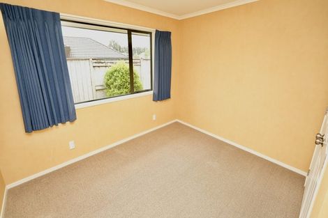 Photo of property in 24 Johnstone Drive, Fitzherbert, Palmerston North, 4410