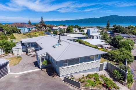 Photo of property in 16 Webber Street, Paraparaumu Beach, Paraparaumu, 5032