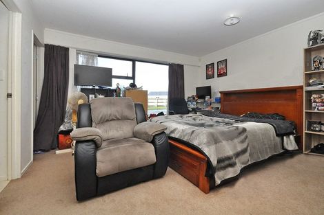 Photo of property in 19 Aitkenhead Court, Parakai, 0830